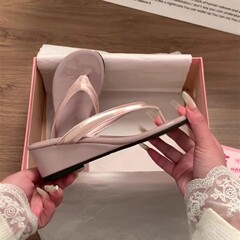 坡跟增高凉拖鞋女高级感外穿2025新款仙女风人字拖夏季配裙子跨境
