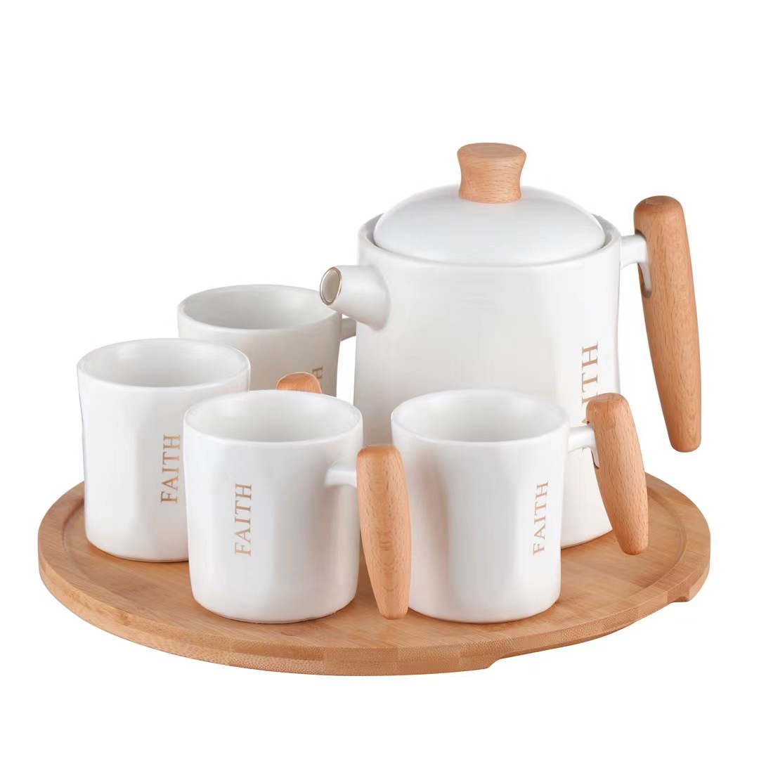 Juego de regalo de jarra de agua fría estilo nórdico con taza y taza de café con mango de madera simple, paquete combinado para preparación de agua fría.