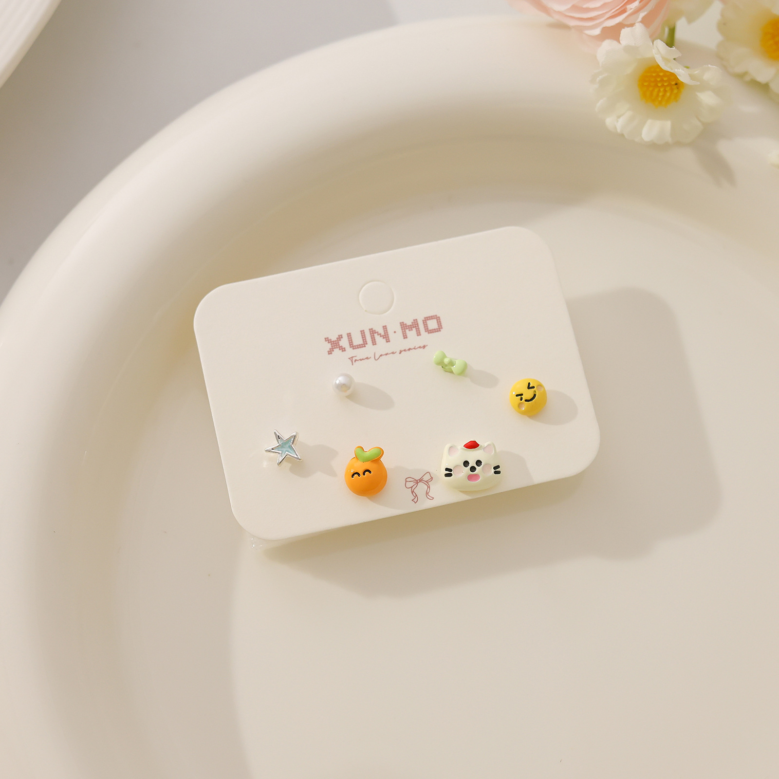 Juego de pendientes de aguja plateados, sencillos y compactos para mujer, pendientes geométricos en forma de corazón, bonitos, dulces y versátiles, venta al por mayor para puestos de mercado