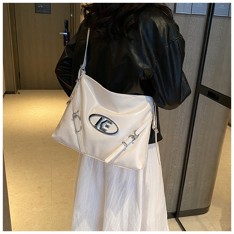 Tragbare, modische Strukturtasche mit großem Fassungsvermögen für Damen, neue Pendler-Einkaufstasche, einfache Achseltasche für alle Gelegenheiten, 2023_voghion.com