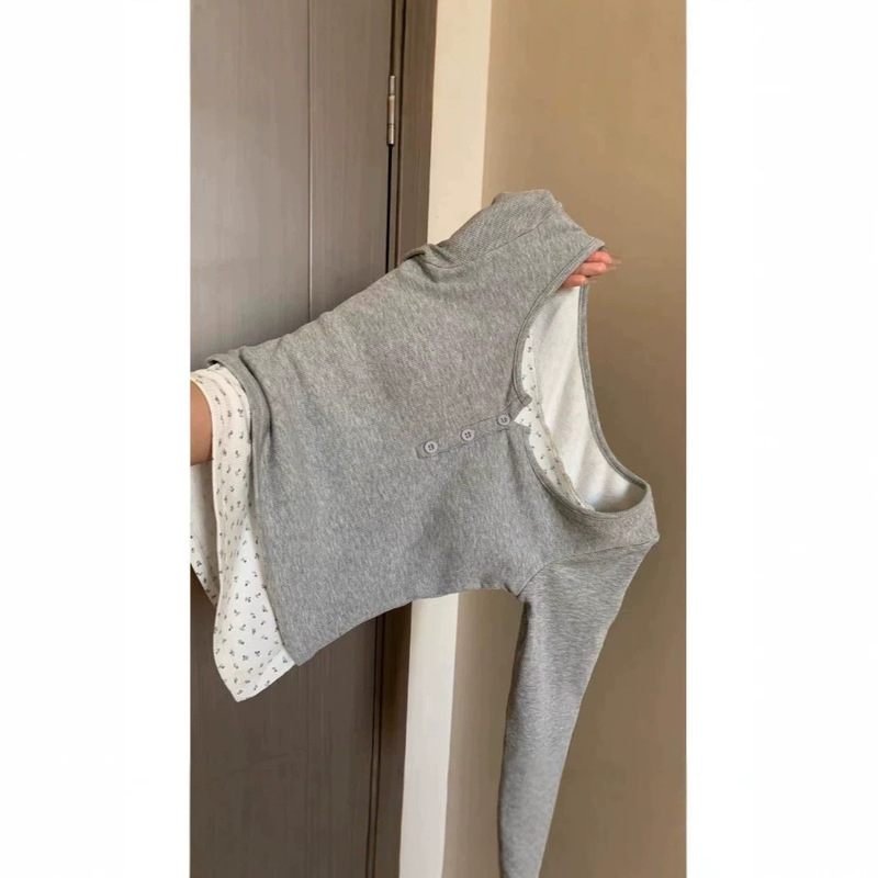 A Stylish and Aesthetically Pleasing Outfit! Gray Floral Button Long-Sleeve T-Shirt for Women, Base Shirt for Women, Autumn and Winter Design Top, Trendy A Stylish and Aesthetically Pleasing Outfit! Gray Floral Button Long-Sleeve T-Shirt for Women, Base Shirt for Women, Autumn and Winter Design Top, Trendy