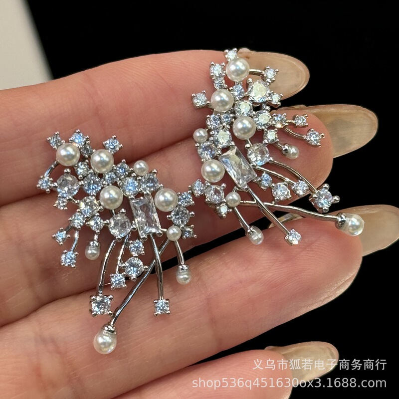 Yiwu Factory Rose Same Style Where Bright Nebula Earrings 925 Silver Needle Light Luxury Diamond Pearl Earrings for Women