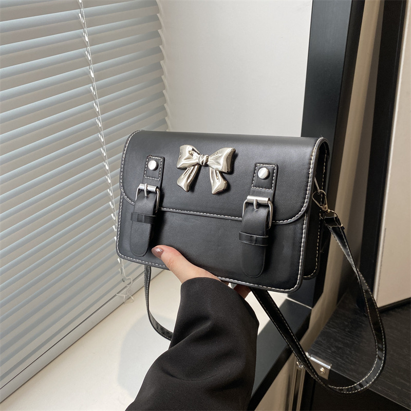 Temperamento bolso de arco para mujeres 2024 primavera nuevo estilo versátil en un hombro mochila popular este año bolso cuadrado