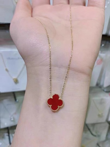 European and American fashion lucky four-leaf clover necklace earrings titanium steel 18K gold niche design high-end Internet celebrity same style