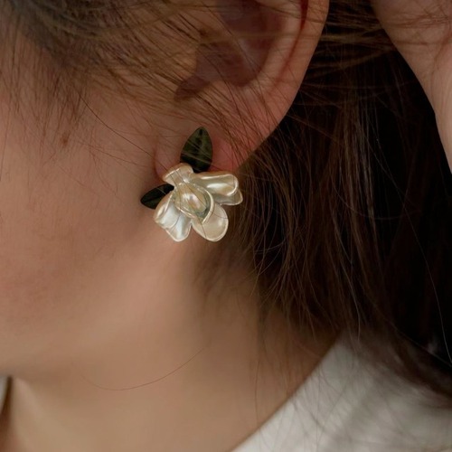 French Lacquer Champagne White Flower Earrings Exquisite Women's Small-Niche Design High-End Cool Breeze Fresh Sweet Earrings