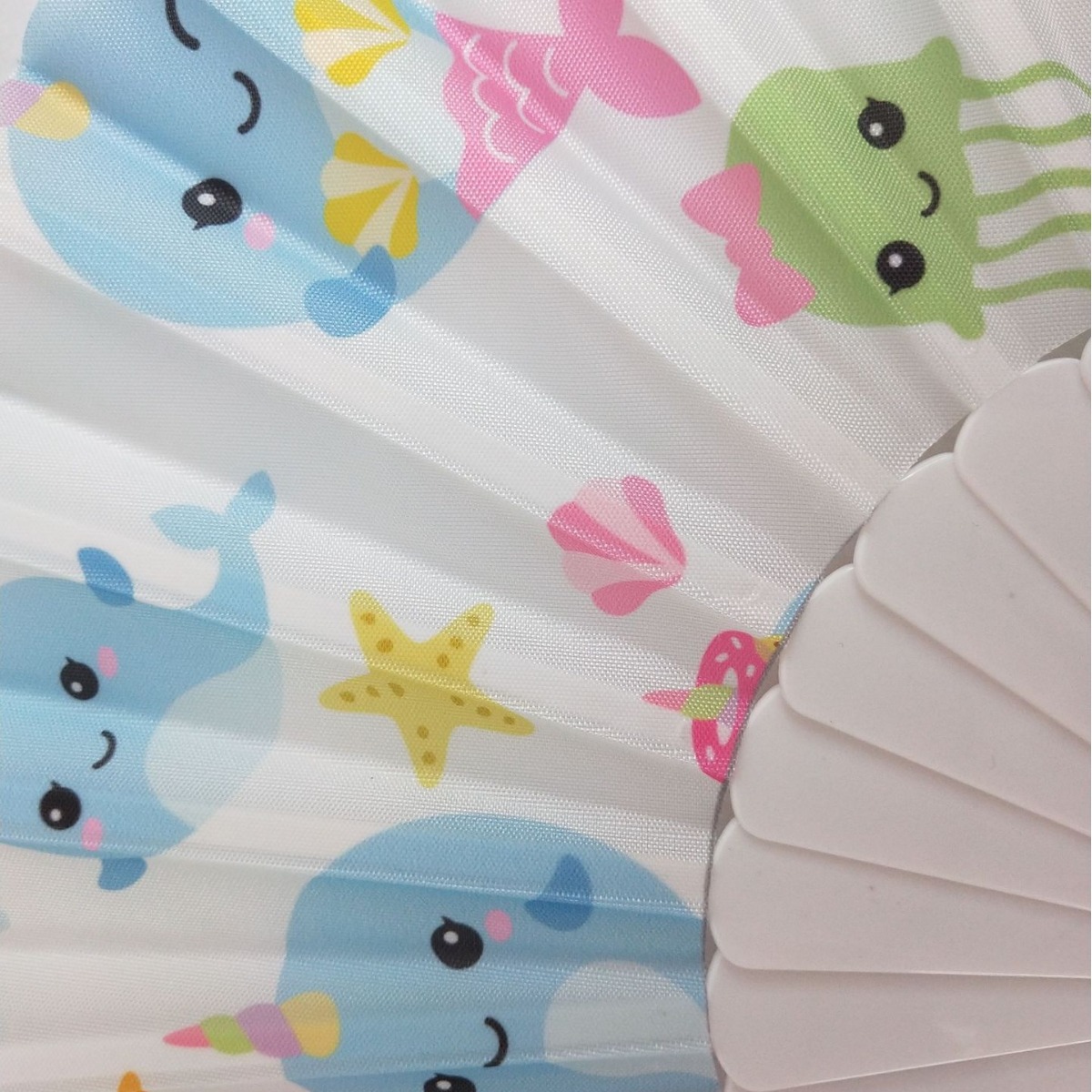 Hay en stock hueso de plástico fresco ventilador plegable creativo Oxford paño superficie del ventilador delfín tema