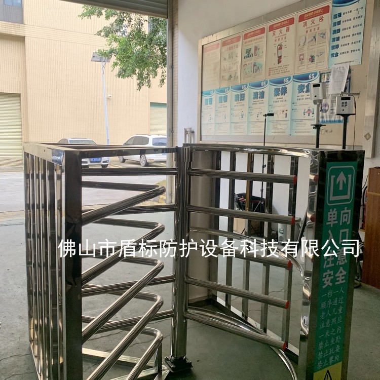 广西柳州南宁钦州火车站不锈钢转闸栅栏半高单限门旋转单向通过门