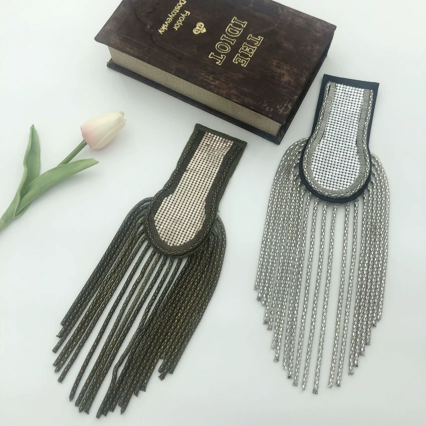 Новые модные и персонализированные плечевые ремни из алюминиевого листа могут быть обработаны и изготовлены по индивидуальному заказу, оптовая продажа производителей аксессуаров и ювелирных изделий.