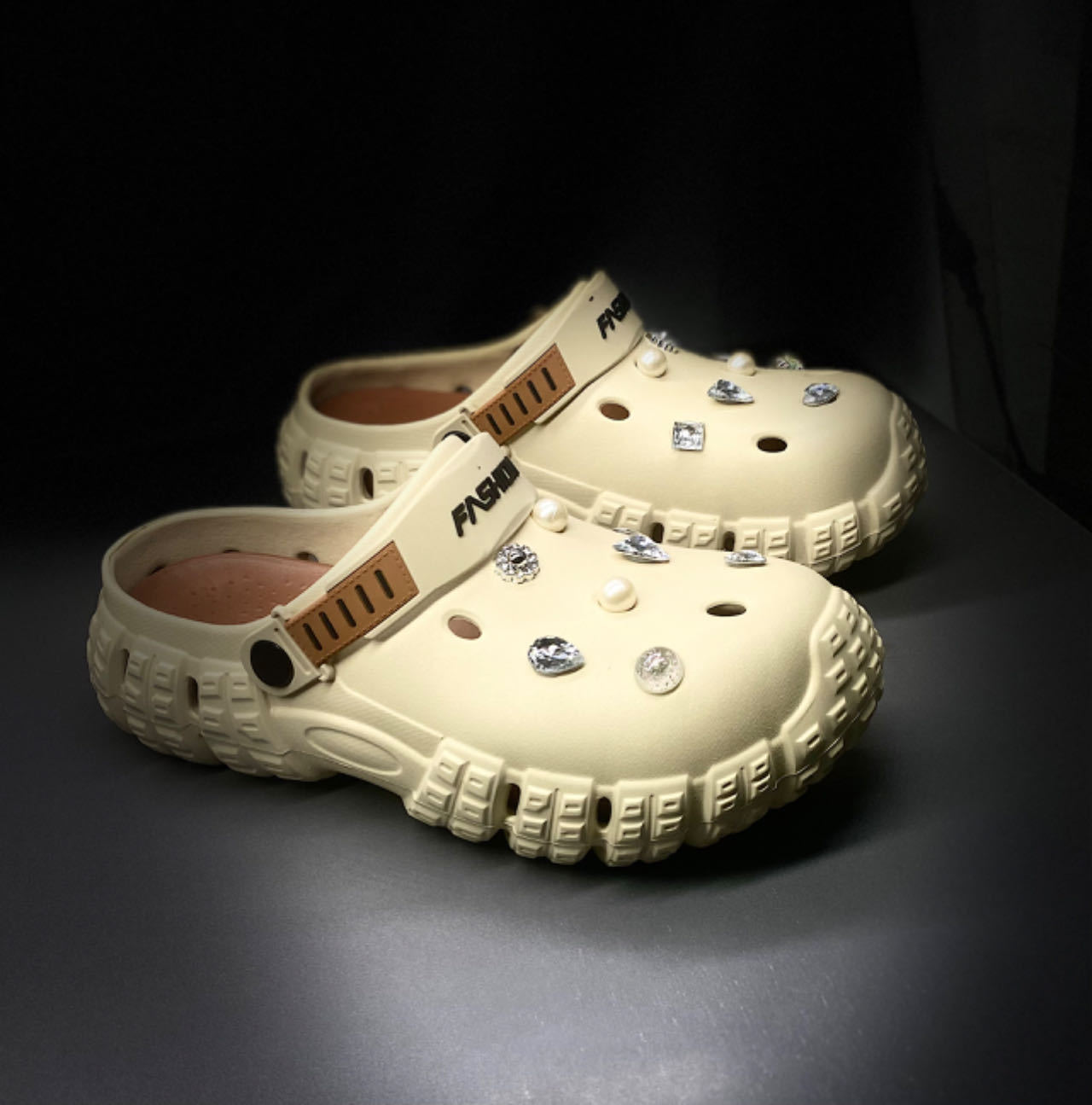 카키 브라운 라인스톤