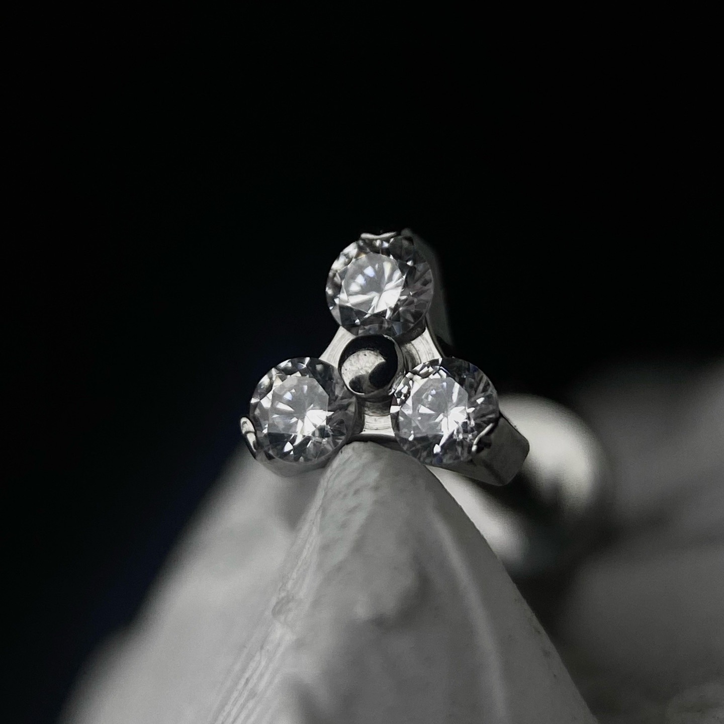 F136 Alloy Three Ball Internal Thread Earrings Nose Studs G23 Titanium Single Horse Eye Zircon Lip Stud Piercing Jewelry_voghion.com