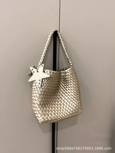 Golden shoulder bag, sophisticated small bag, high-quality style