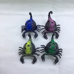 外国貿易のクモがボールのブドウのボールを漏らします。