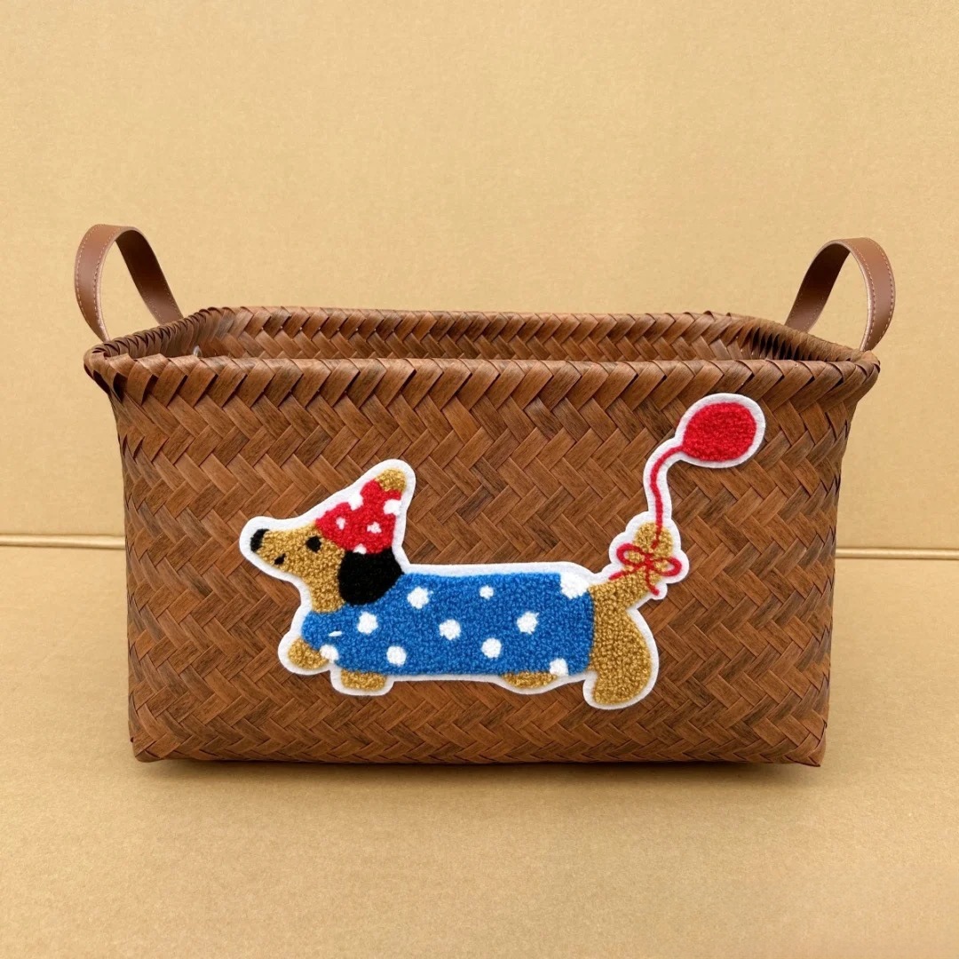 アメリカの汚いかごの洗濯桶の間食のおもちゃの雑物の赤い本の同項の取っ手は藤編みの服をまねてバスケットを収納します。