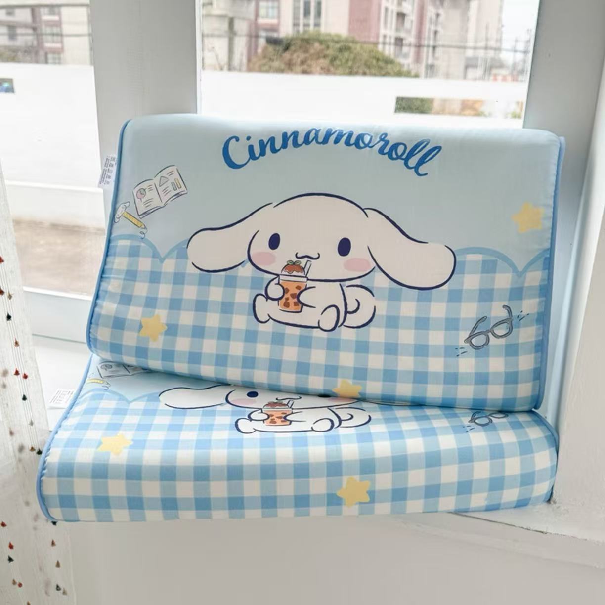 파란색 체크무늬 큰 귀 개