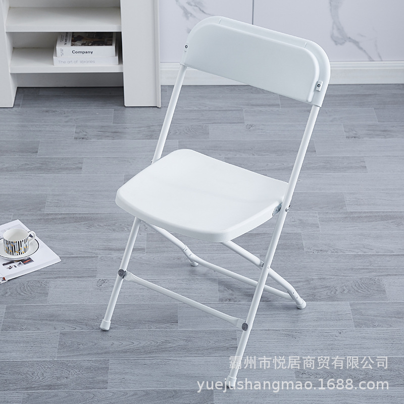 흰색 전시 의자