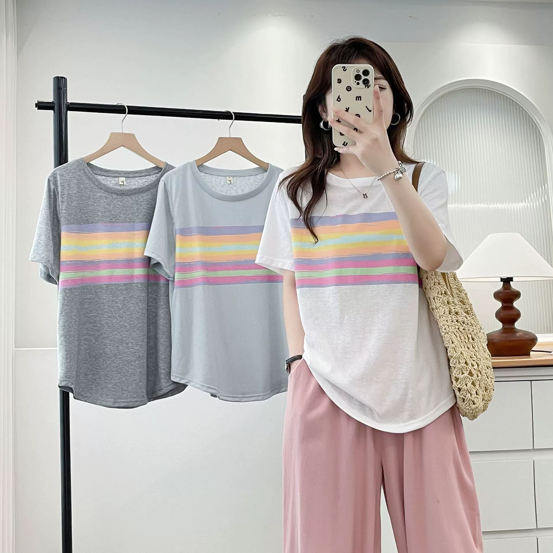 Женская хлопковая футболка больших размеров с радужными полосками и короткими рукавами и снежинками, летний шикарный свободный топ на правое плечо, уменьшающий возраст, 2519