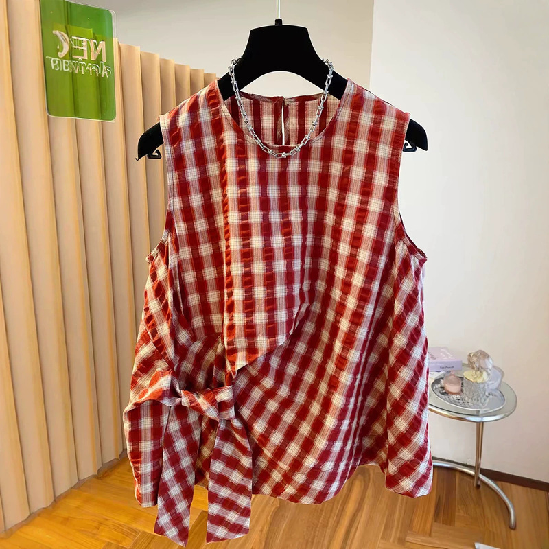 Korean-style red twisted plaid sleeveless top for women, 2026 new model, loose and versatile, age-reducing summer top
