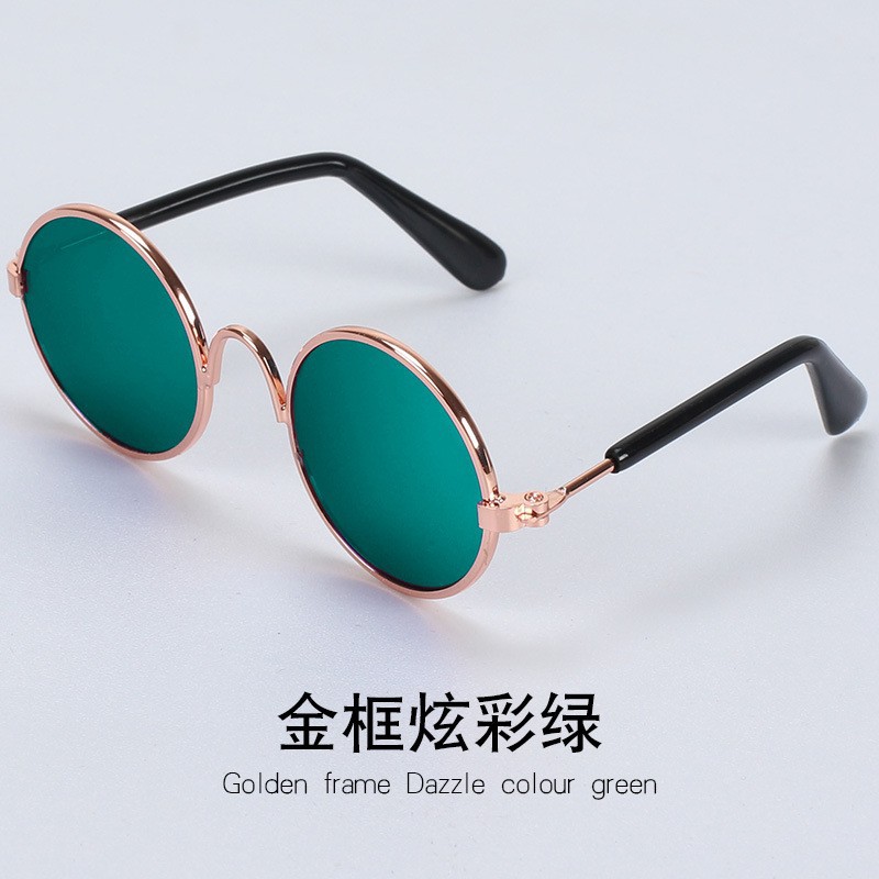 Gatas de gato para mascotas retrógradas para jugar cool perros gafas de fotos accesorios gatos perros extraños gafas de sol joyas de marco de oro gafas