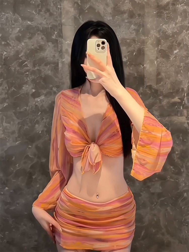 Traje de baño de bikini nueva blusa de mujer tie-dye con triángulo blanco sexy pequeño pecho halter traje de baño de playa de cuatro piezas