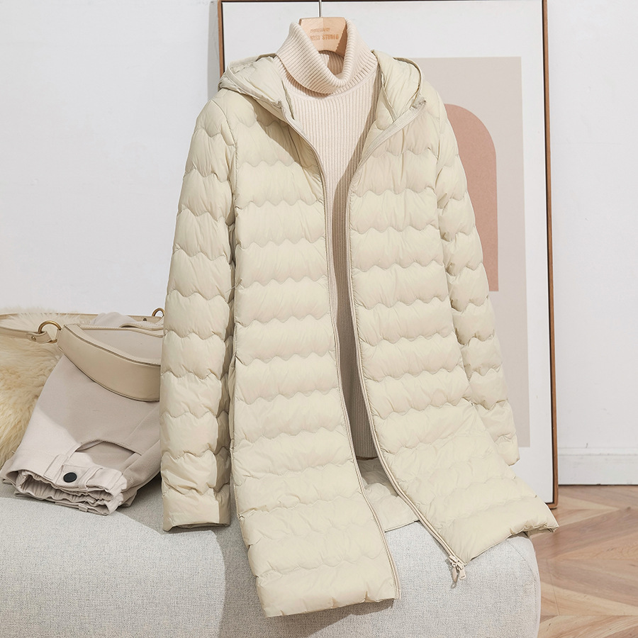 2025 otoño y invierno nueva moda encapuchada onda media y larga chaqueta de pluma ligera y delgada chaqueta con cremallera de mujer caliente marea