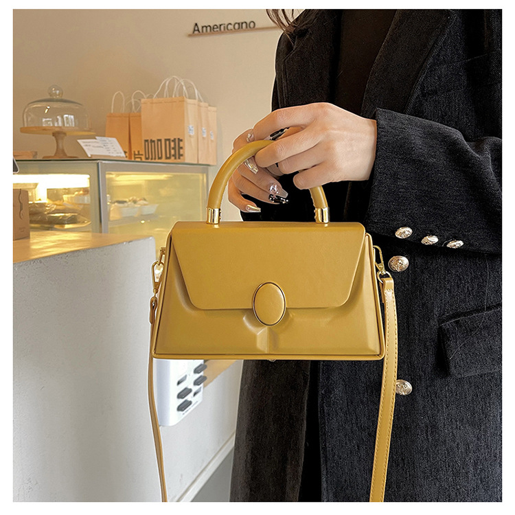 Women's Medium Pu Leather Solid Color Basic Square Flip Cover Handbag Crossbody Bag display picture 3