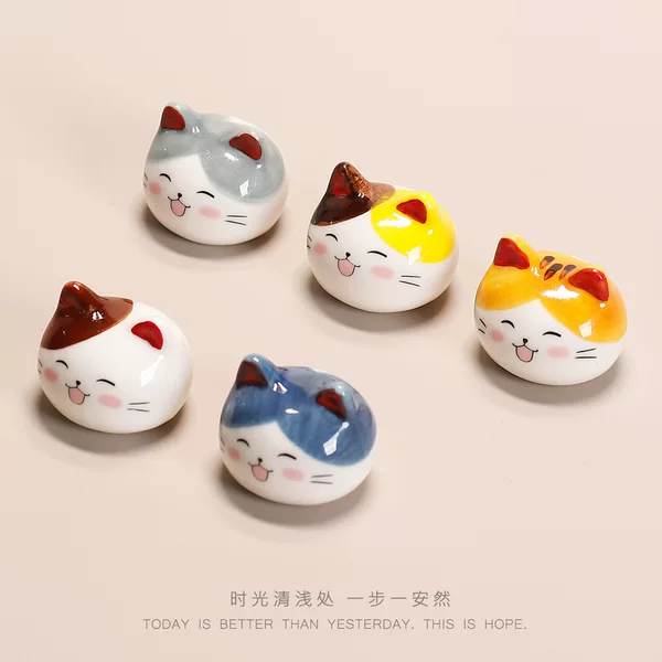 Japanese-Style Ceramic Cute Cartoon Cat Head-Shaped Chopstick Rest, Creative Chopstick Holder for Dining Table Decoration