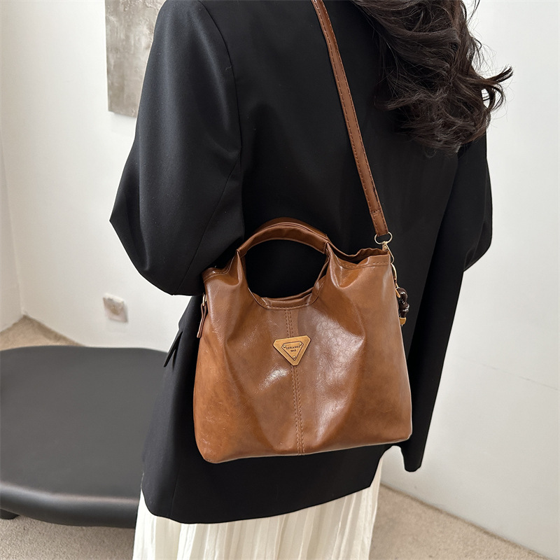 Otoño y invierno coreanos de alta calidad retro aceite de cera de cuero de moda bolso de mano nuevo estilo simple viaje mochila bolso de hombro