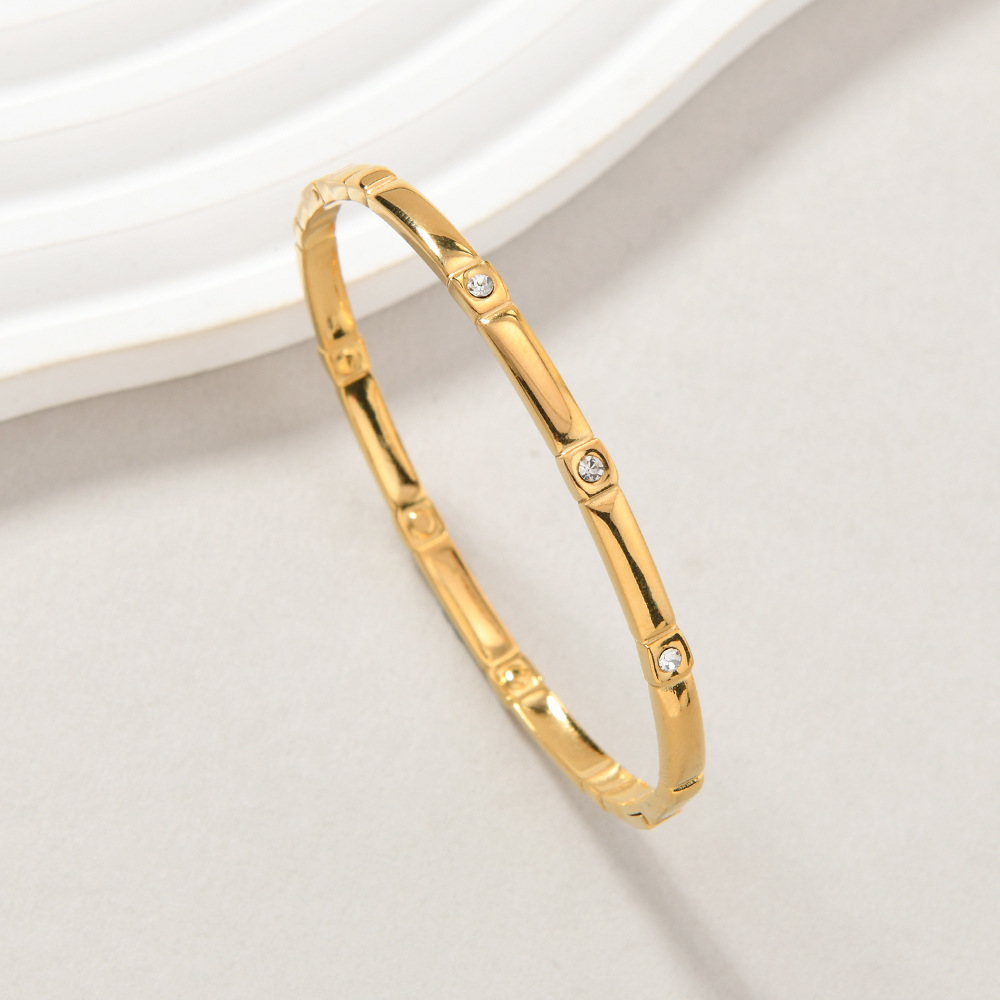 Venta cruzada de pulseras de presión de diamante de presión de aceite simple lujo ligero universal acero de titanio no se desvanece pulseras mujeres al por mayor