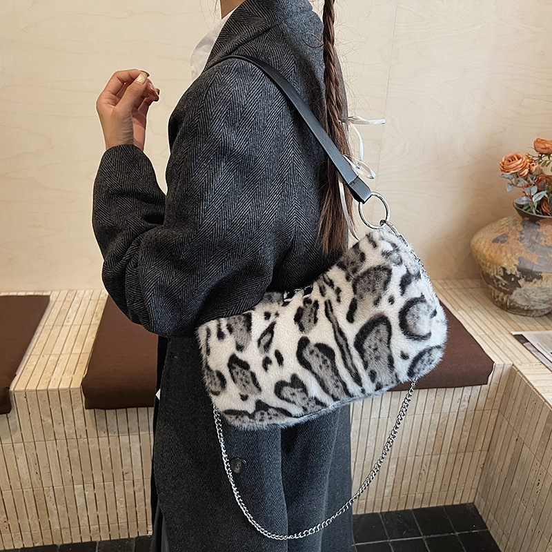 Bolso de lana para mujeres 2025, nuevo otoño y invierno bolso de cadena de lana estriado bolso de nicho de diseño de hombro bolso axilar