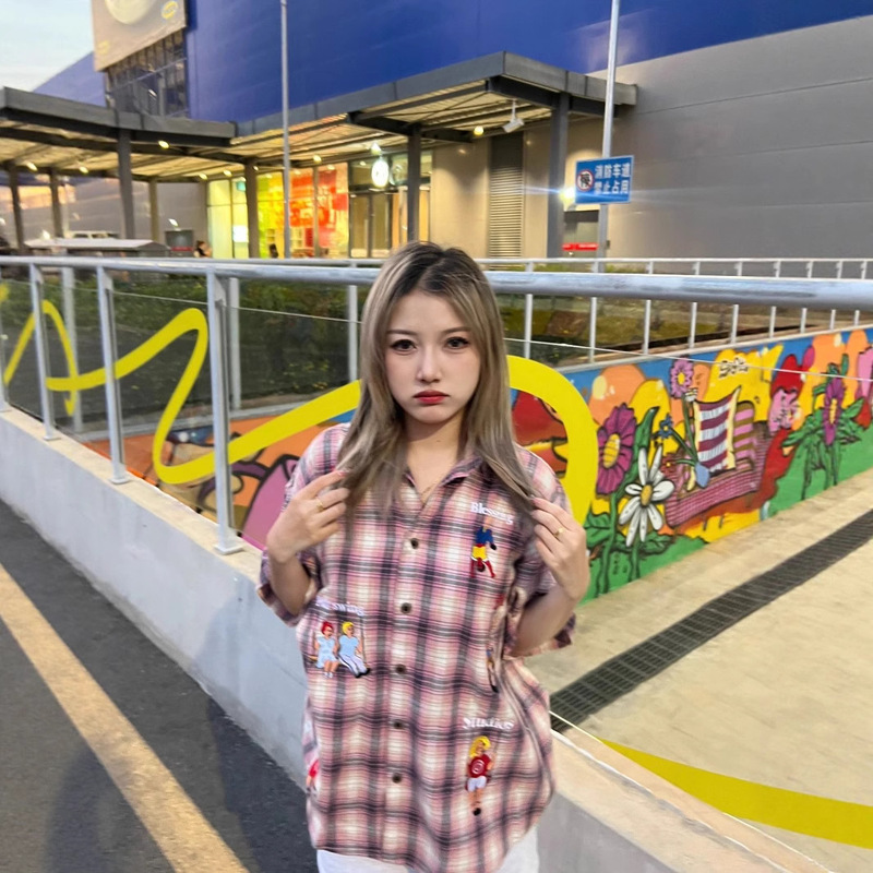 Summer College Style Character Embroidered Plaid Short-Sleeved Shirts for Men and Women, Trendy Brand Loose Casual Shirts and Jackets