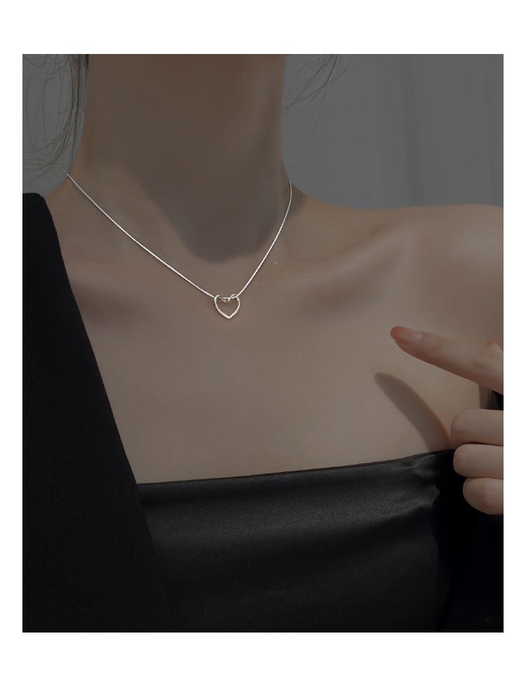 2g Weight 925 Sterling Silver Pendant Material Pendant Necklace Classification 925 sterling silver Chain Material snake chain Chain Type 1 Piece Quantity Holiday, Daily Occasion 925 Sterling Silver Material Heart Shape Pattern All Seasons Season Women's Gender Plating Design Vacation, Simple Style Style 925 Sterling Silver Heart Shape Pendant Necklace