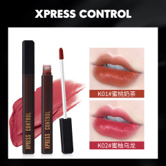XPRESS黒サテンベルベットのつや消し唇釉薬はカップをつけずに白い唇の色を持続させる