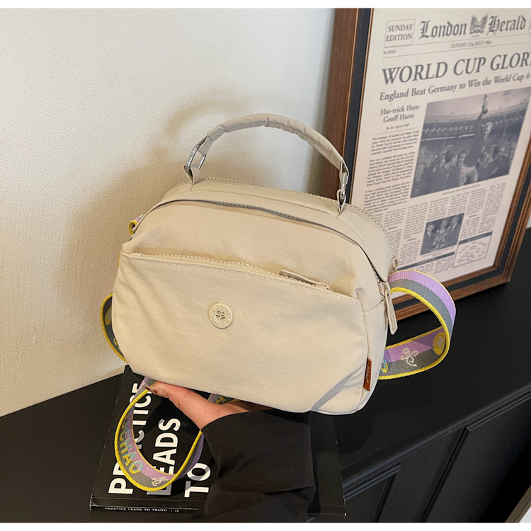 Bolso de tela de nylon coreano para mujeres 2026 nuevo bolso de tendencia transfronteriza pequeño bolso de hombro de viaje ligero image 9