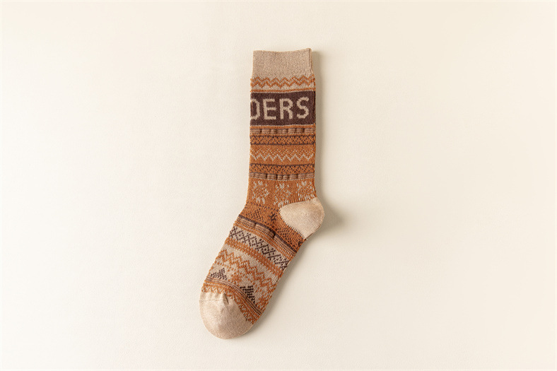 Double-needle, two-way trend, fashionable new women's pile socks, medium length, thickened khaki color wave pattern_voghion.com