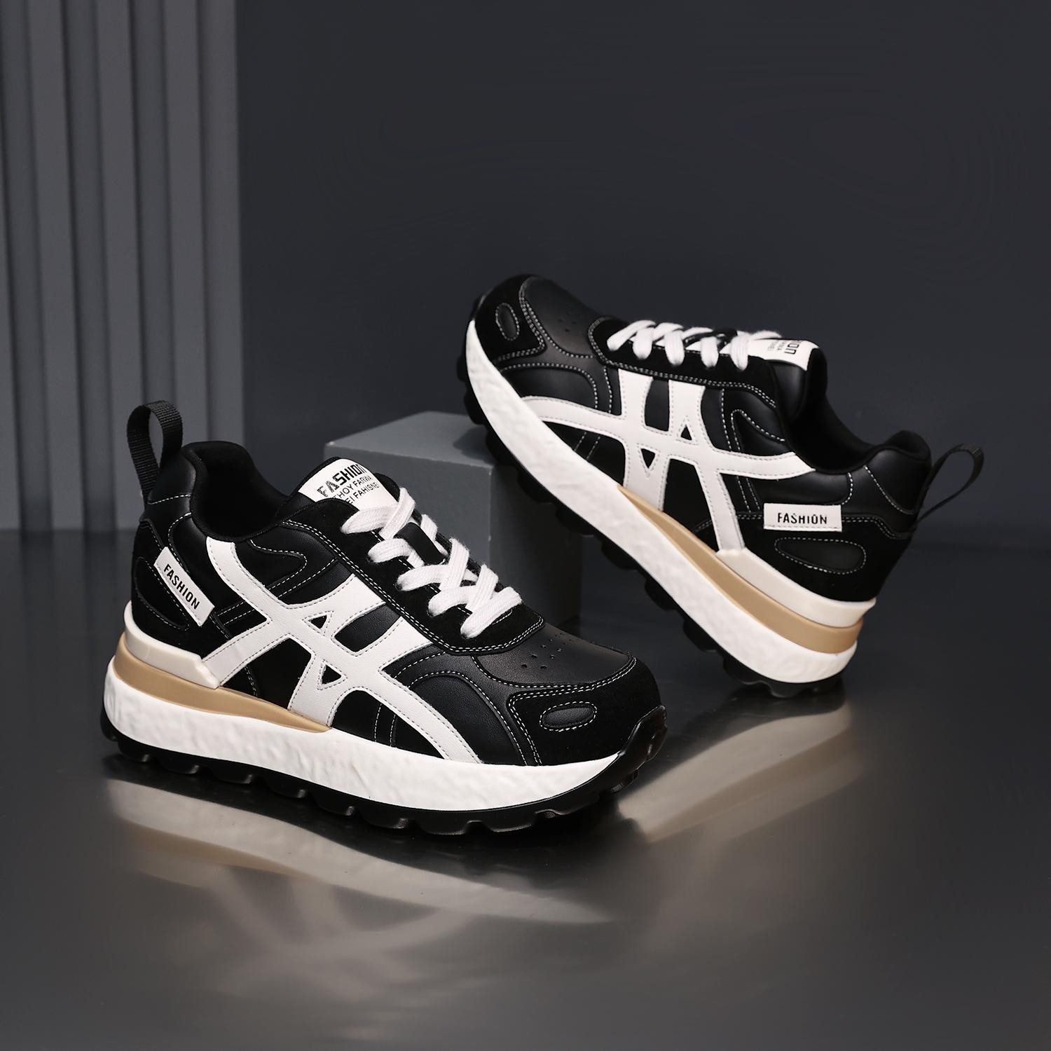 Pequeño aumento de altura de los zapatos de entrenamiento para mujeres 2025 otoño nuevos zapatos casuales ligeros zapatos deportivos transpirables para padres mujeres