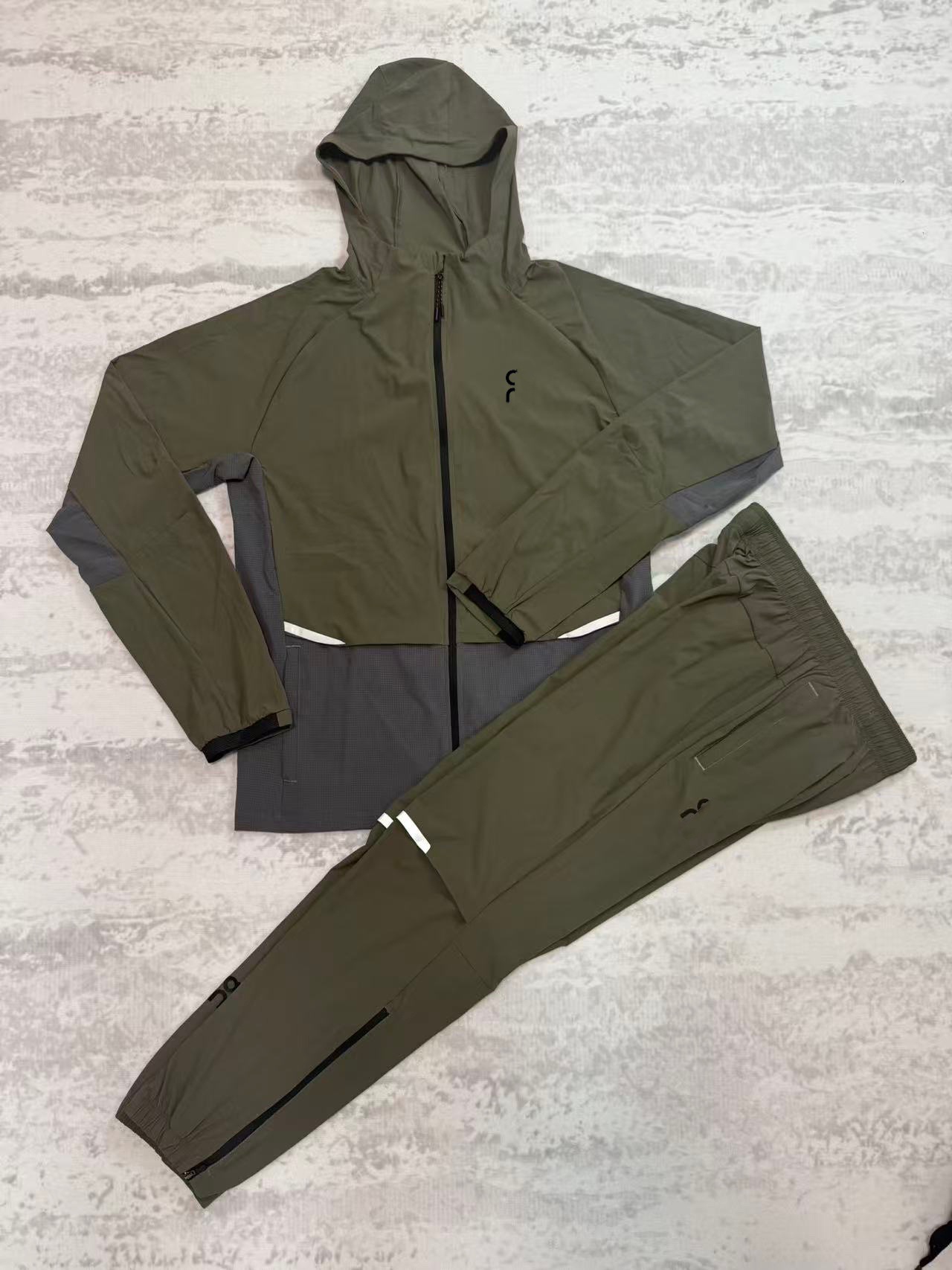 On Running Set 2-Piece Olive
