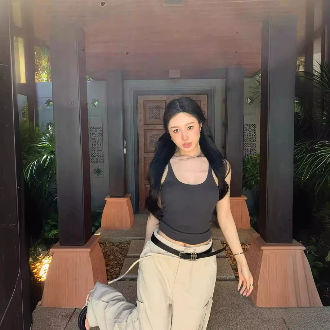 Fitted sexy short base body-friendly tank top sleevless