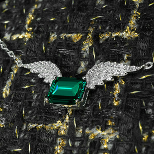 Angel's Wings S925 Silver Plated 18k Gold Nurture Emerald 3 karat Diamond Necklace Elegant Fashion Collarbone