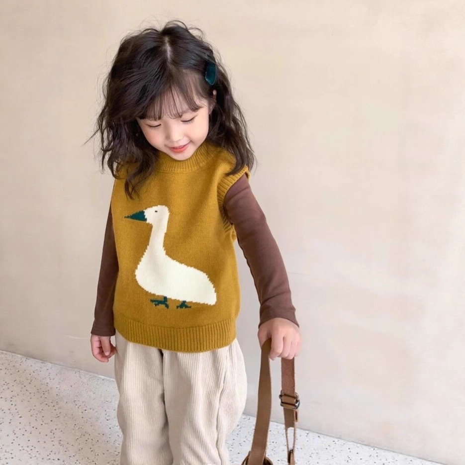 2025 Autumn/Winter Stylish Knitted Vest for Boys and Girls, Sweet Cartoon Design, Suitable for Outerwear