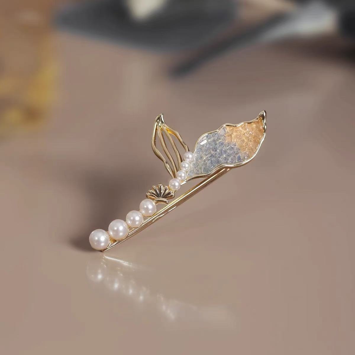 라이트 블루 라인스톤 피쉬테일