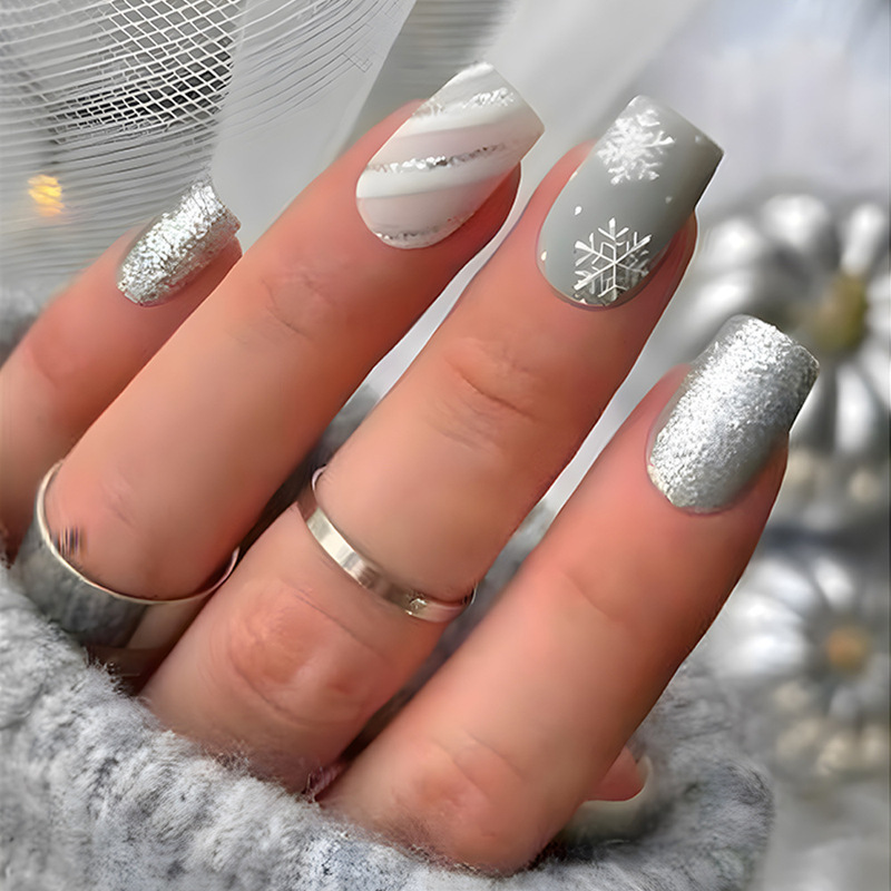 Christmas nail sticker simple Plaid nail patch European and American hot selling silver white snowflake nail piece wear nail wholesale Christmas nail sticker simple Plaid nail patch European and American hot selling silver white snowflake nail piece wear nail wholesale