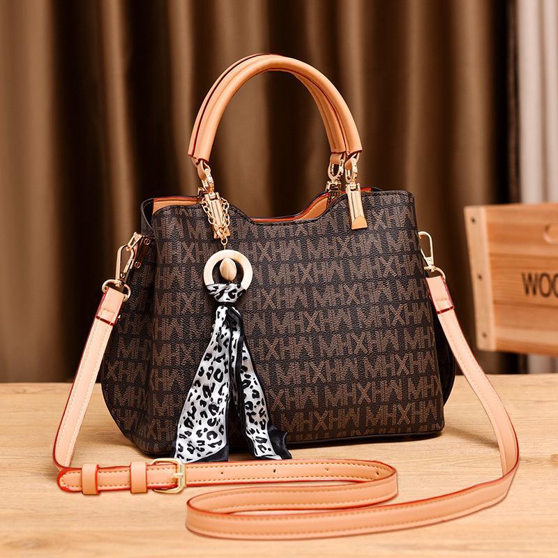 Capacious shoulder bag