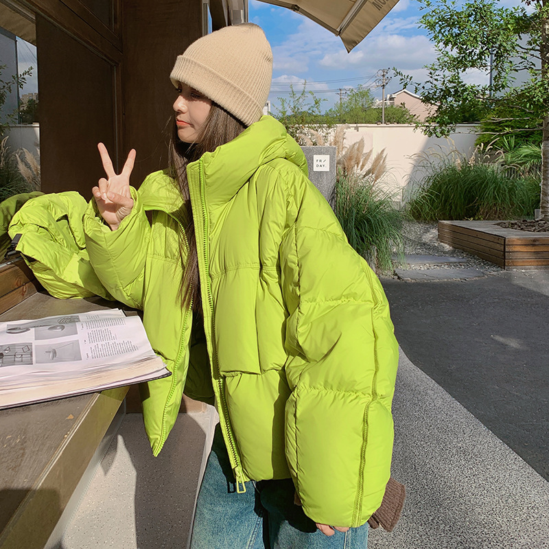 荧光绿短款羽绒服女冬季2024新款连帽加厚面包服学院风外套送包包