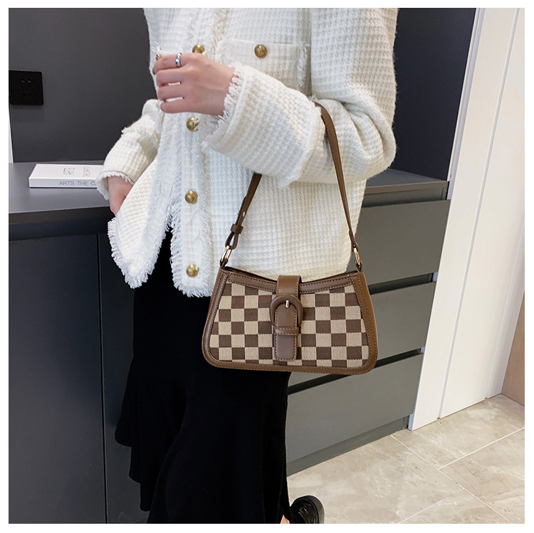 Autumn And Winter Checkerboard Messenger Bag Wholesale display picture 2