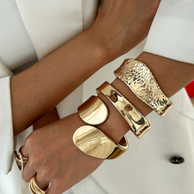 ŷ���羳ʱ�н����ʸ����浯������Ů��������Ҷ���ֻ�Bracelet