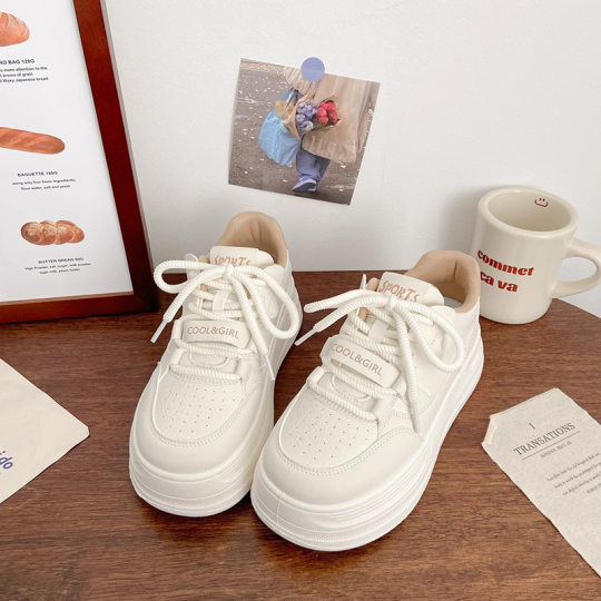 Height-Increasing Thick-Soled White Shoes for Women 2025 New Popular Niche Casual Bread Shoes Versatile Fashionable Student Sneakers