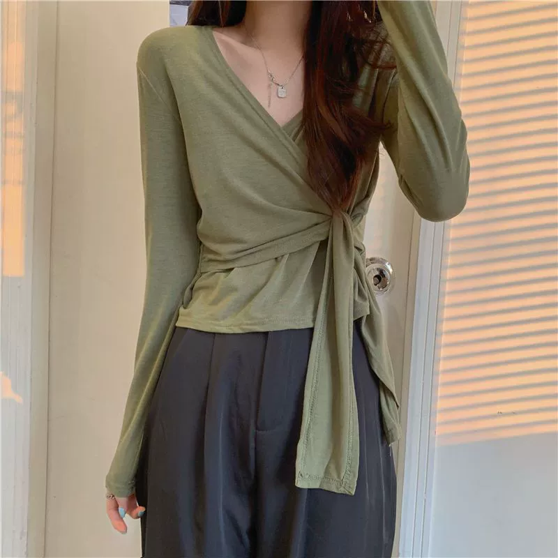 Футболка с v-образным вырезом женская осенняя корейская версия 2022 нового дизайна кроссовер ремешок тонкая тонкая и короткая длинная рукава