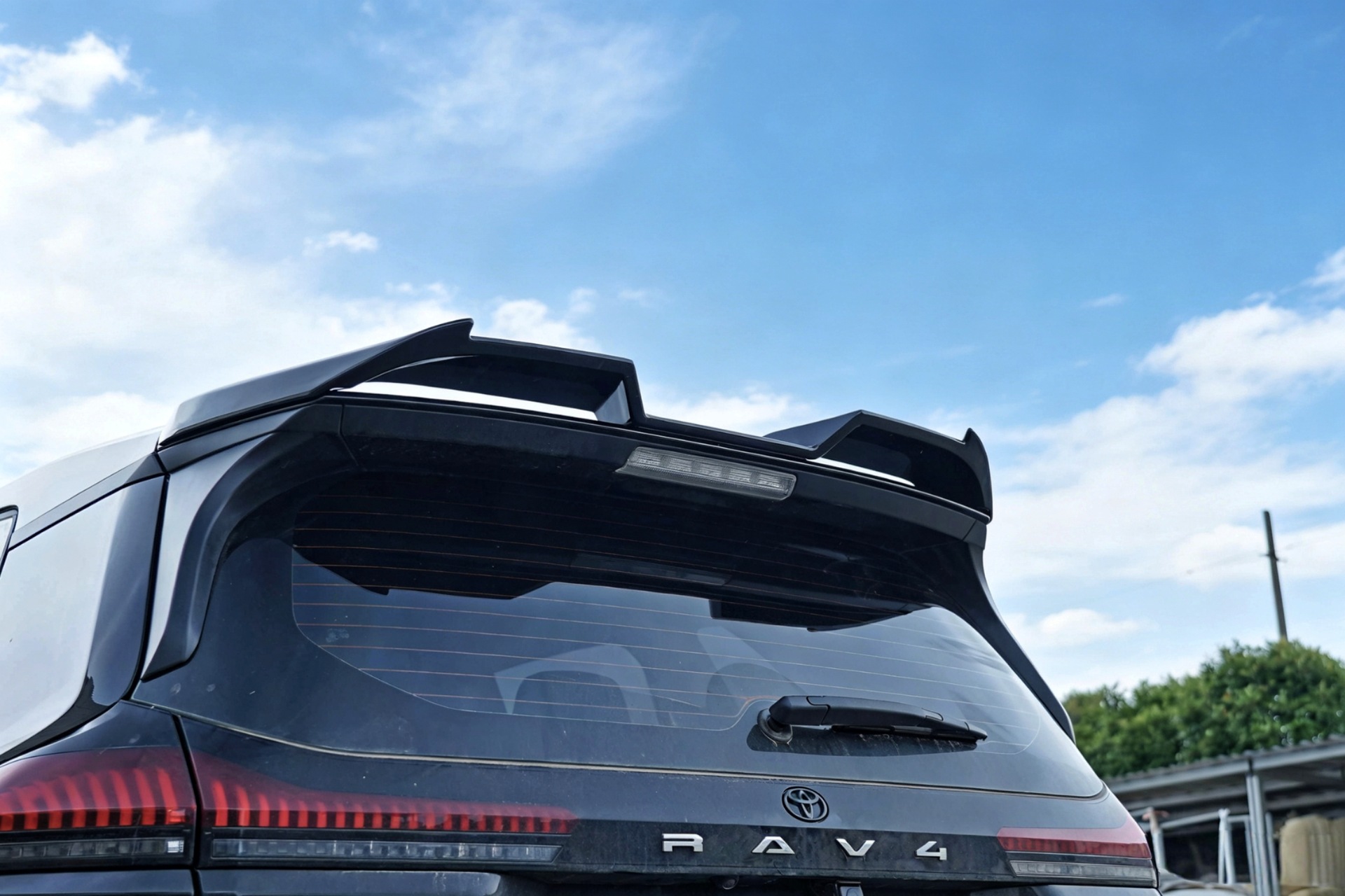 Suitable for 26 Models of Rav4, Rongfang, and Wildlander Modified Front Spoiler, Side Skirts, Rear Bumper, Roof Wing, Rear Diffuser, and Louvered Spoiler