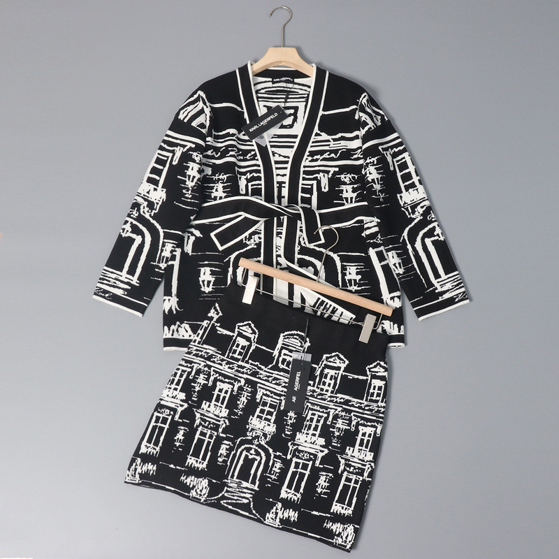 New 2025 Yarn-dyed Graffiti V-neck Buckle-free Belt Tailor Long-sleeved Knitted Cardigan Short Skirt suit