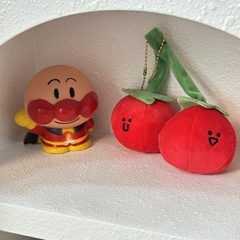 趣味の二つの小さいトマトのぬいぐるみのトマトの表情は果物の子供を包んで遊びます。